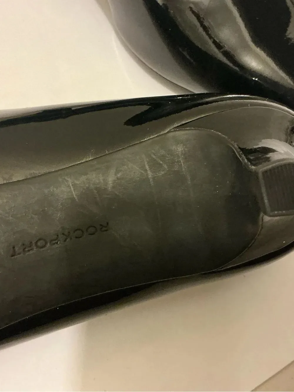 Rockport Black Patent Pointed-Toe Women’s Heels with Red Trim 6/36.5